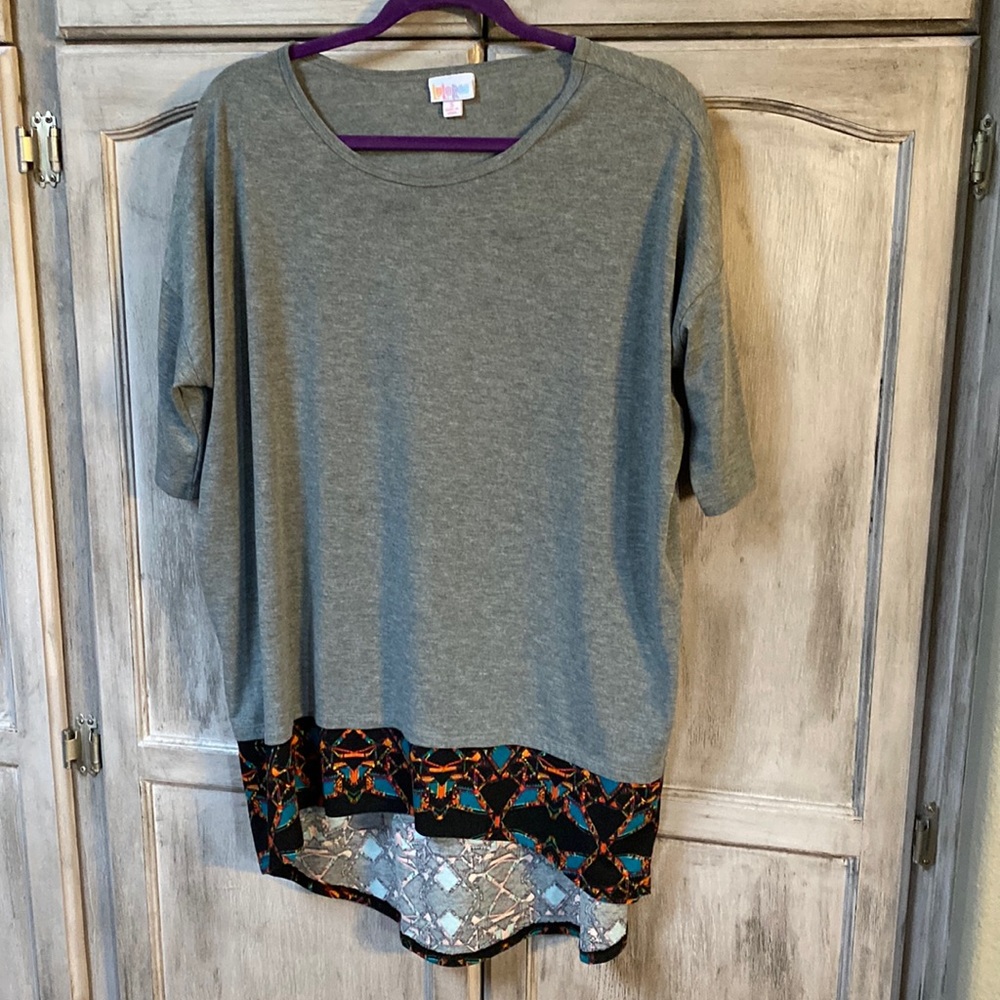Lularoe top.